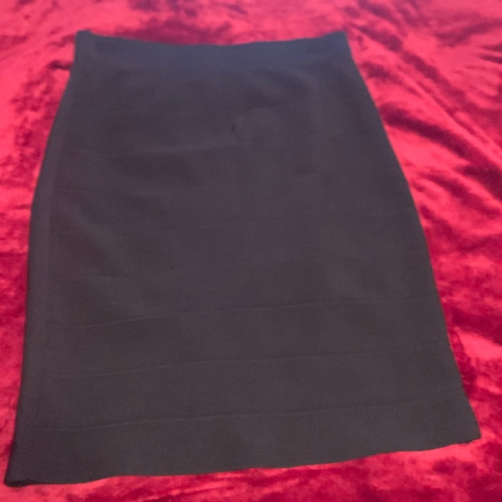 White House, black market, ribbed stretchy skirt